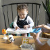 BABY EINSTEIN Podsedák na stoličku s 2 hračkami 2v1 Dine & Discover 6m+ do 23 kg 