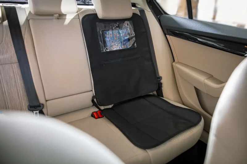 ZOPA Ochrana sedadla pod autosedačku s kapsou na tablet