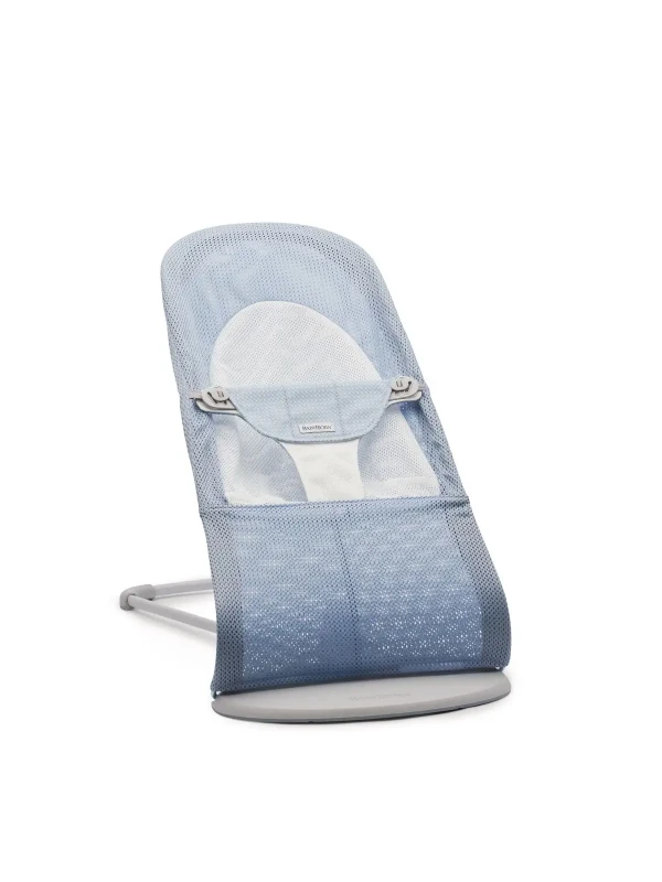 BABYBJORN lehátko Balance Soft Sky Blue/White mesh, svetlo šedá konštrukcia