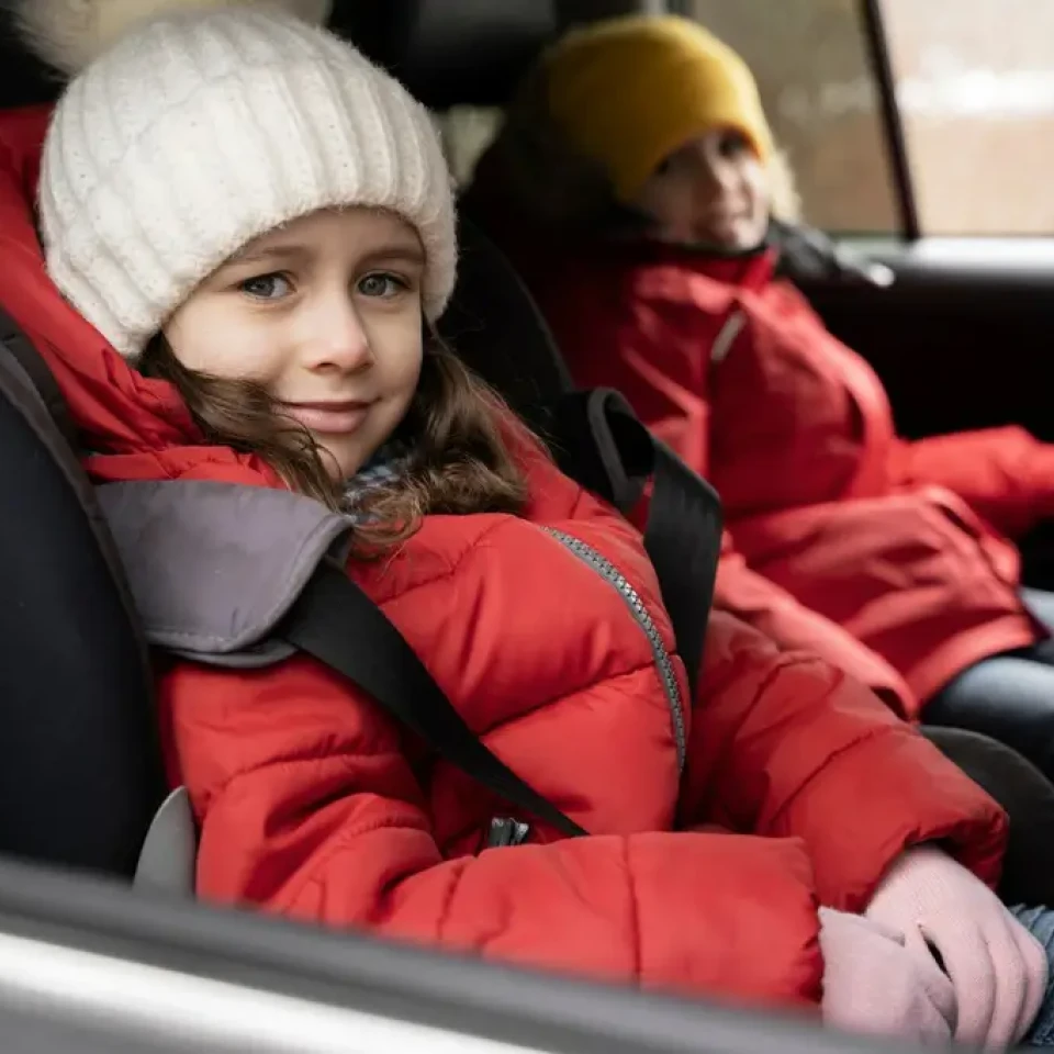 Deti v aute: Ako s nimi jazdiť bezpečne a pohodlne?