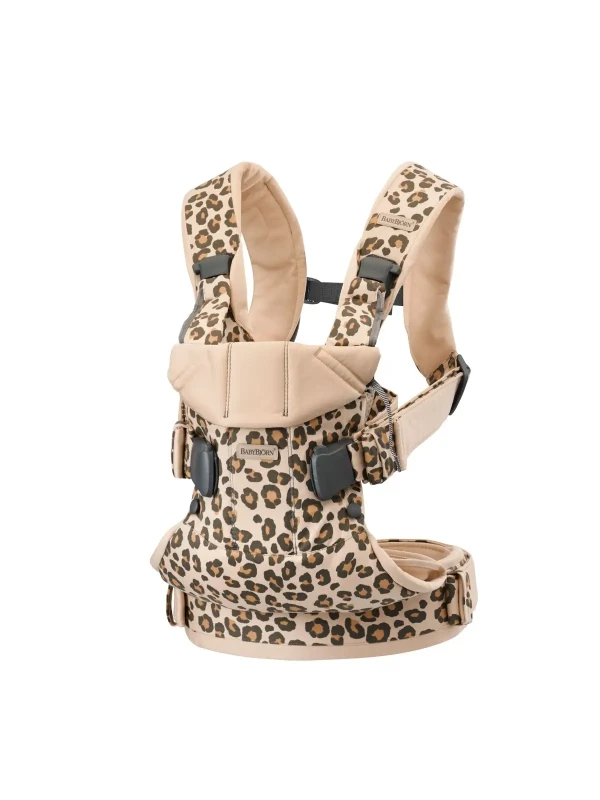 BABYBJORN ONE Ergonomické nosidlo béžová/leopardia bavlna