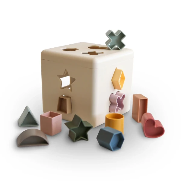 Mushie hračka na vkladanie tvarov kocka